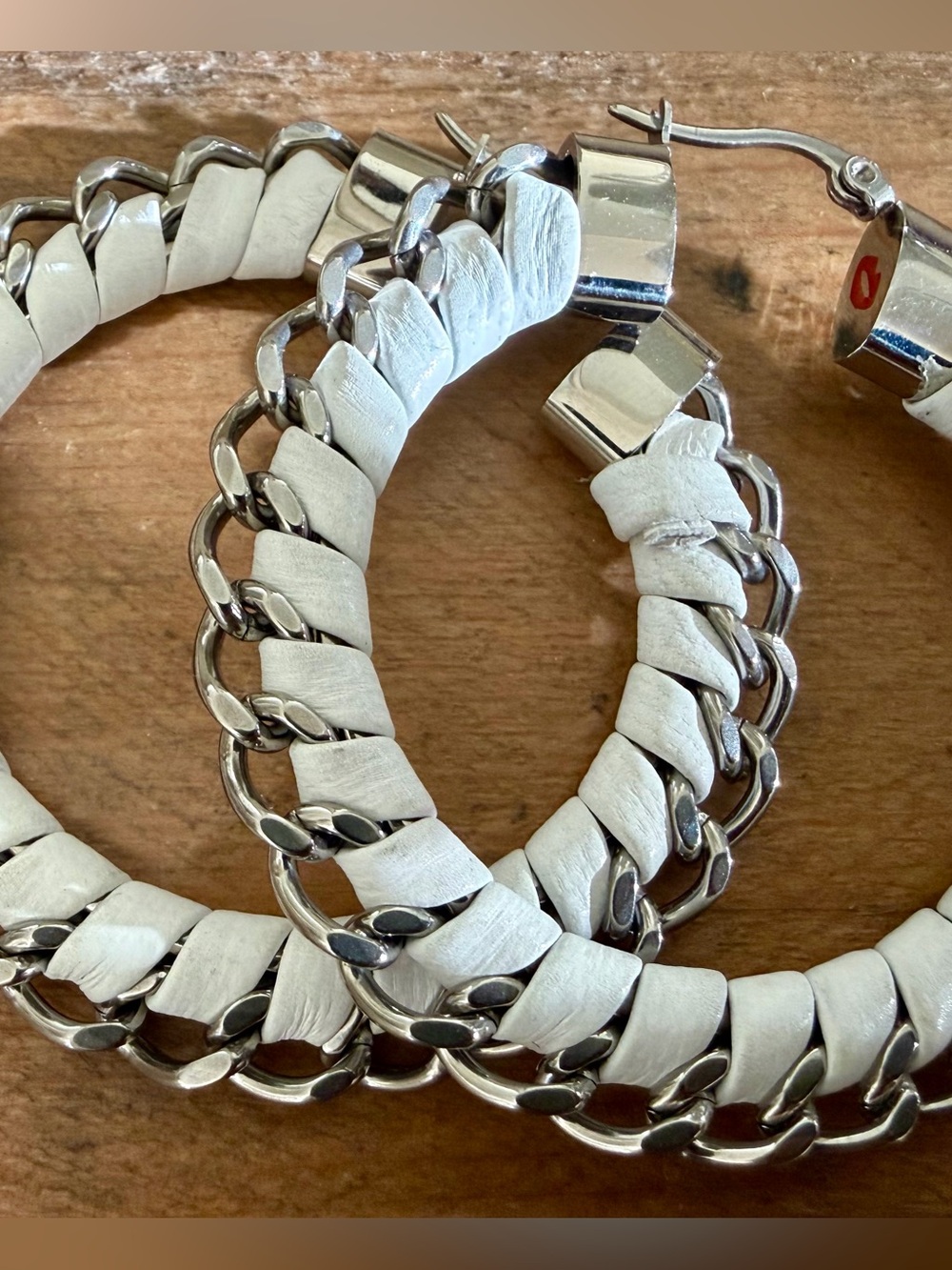 JOAN BOYCE HSN STAINLESS STEEL WHITE LEATHER CURB CHAIN STATEMENT HOOP EARRINGS